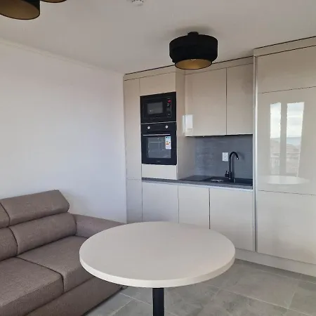 Neues Luxus-apartment Mit Meerblick Und Balkon 아파트 *