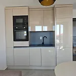 Panoramic Sea View - Balcony - Close To & Center - Free Parking Apartman